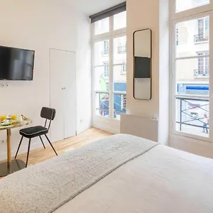 Charming In The Heart Of Belleville Paris