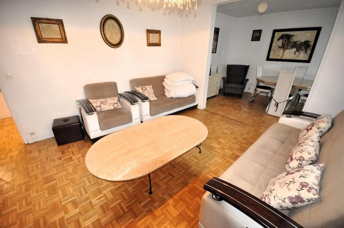 Spacious, Bright Apartment With Private Parking Paris France