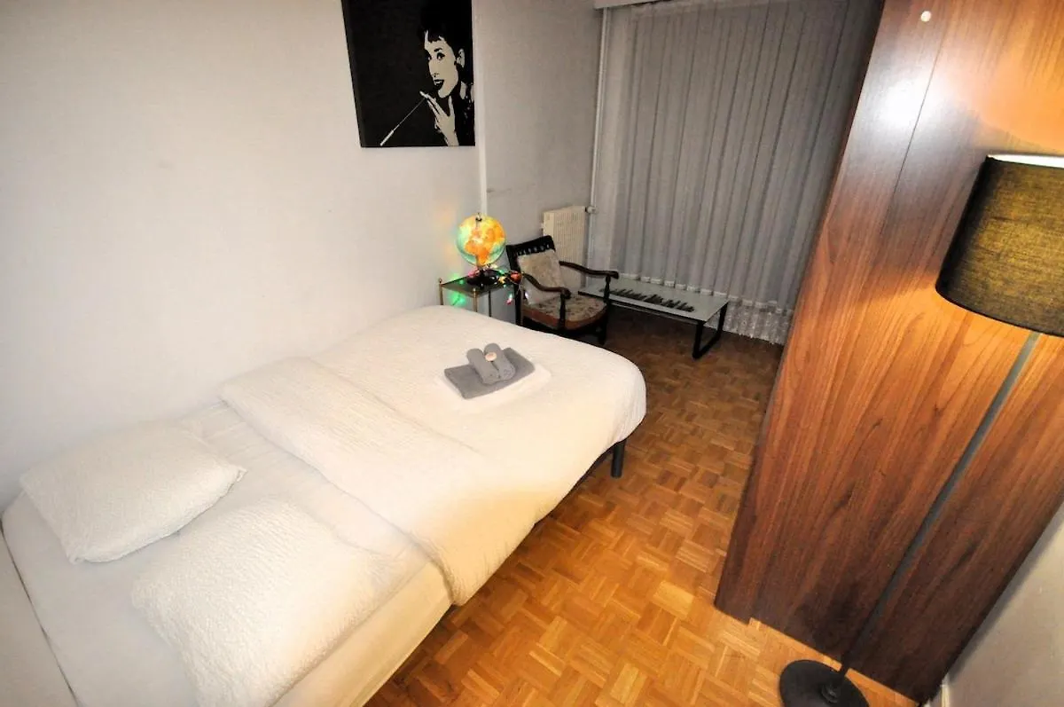 Spacious, Bright Apartment With Private Parking Paris France