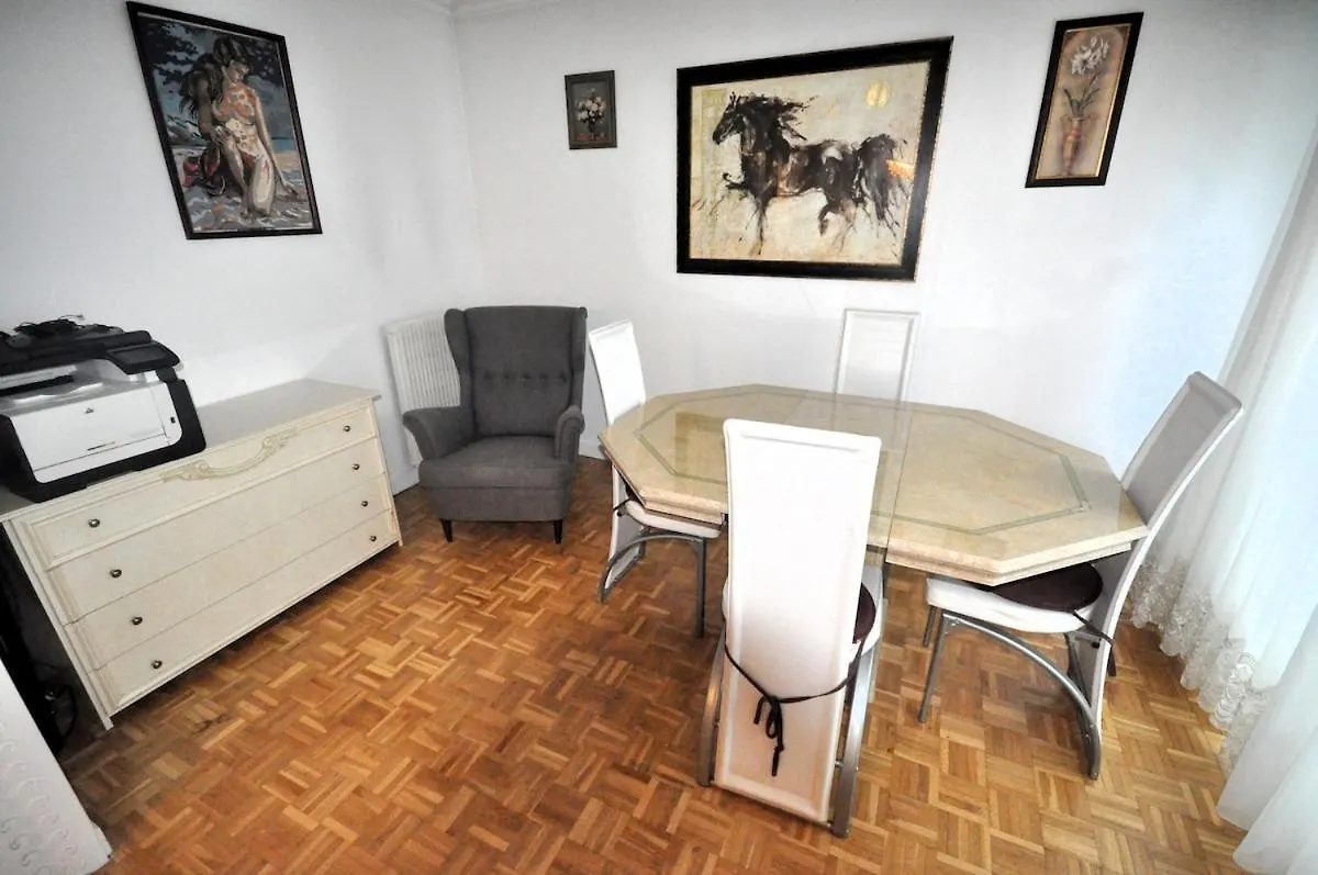 Spacious, Bright Apartment With Private Parking Paris