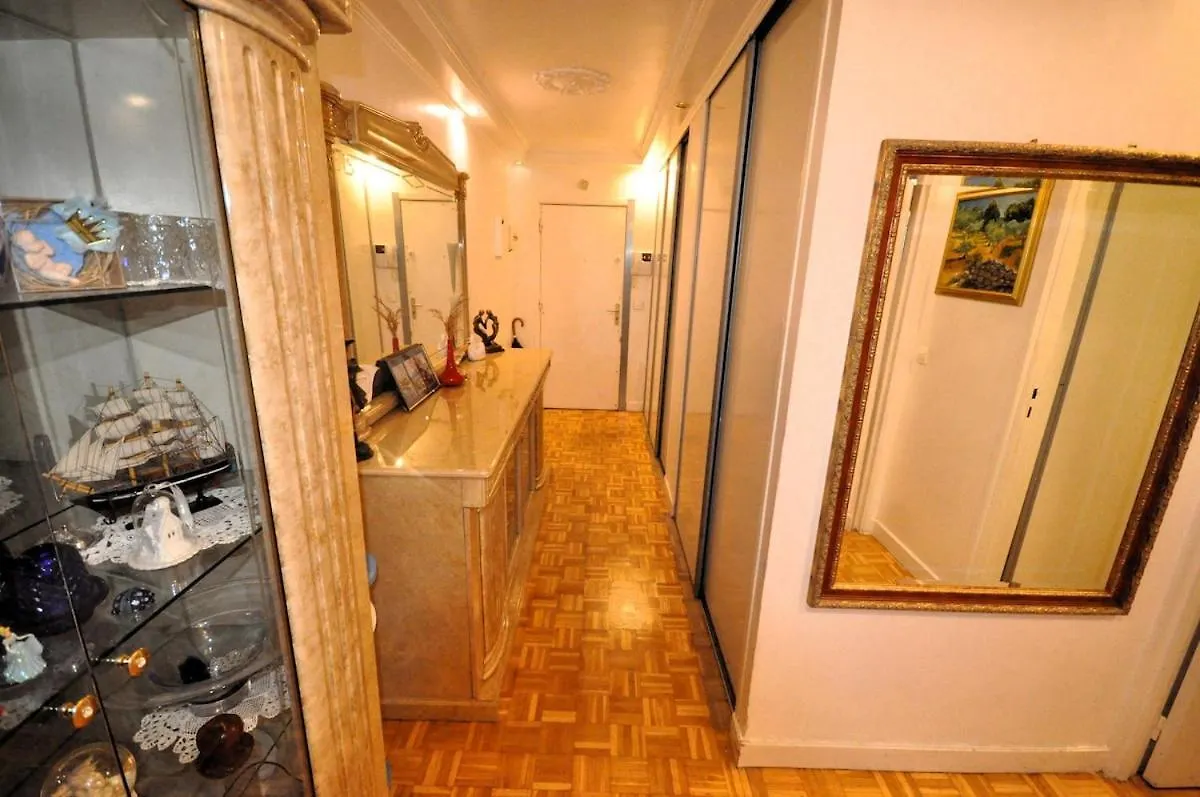 Spacious, Bright Apartment With Private Parking Paříž