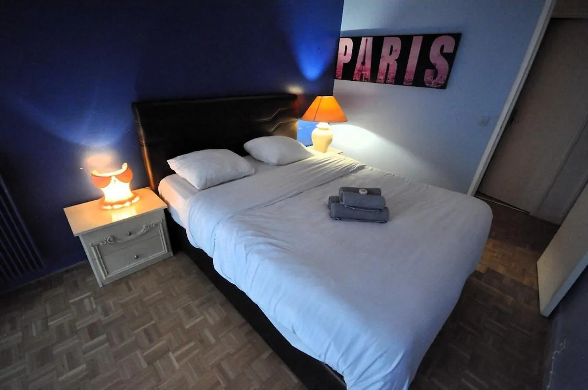 Spacious, Bright Apartment With Private Parking Paris France